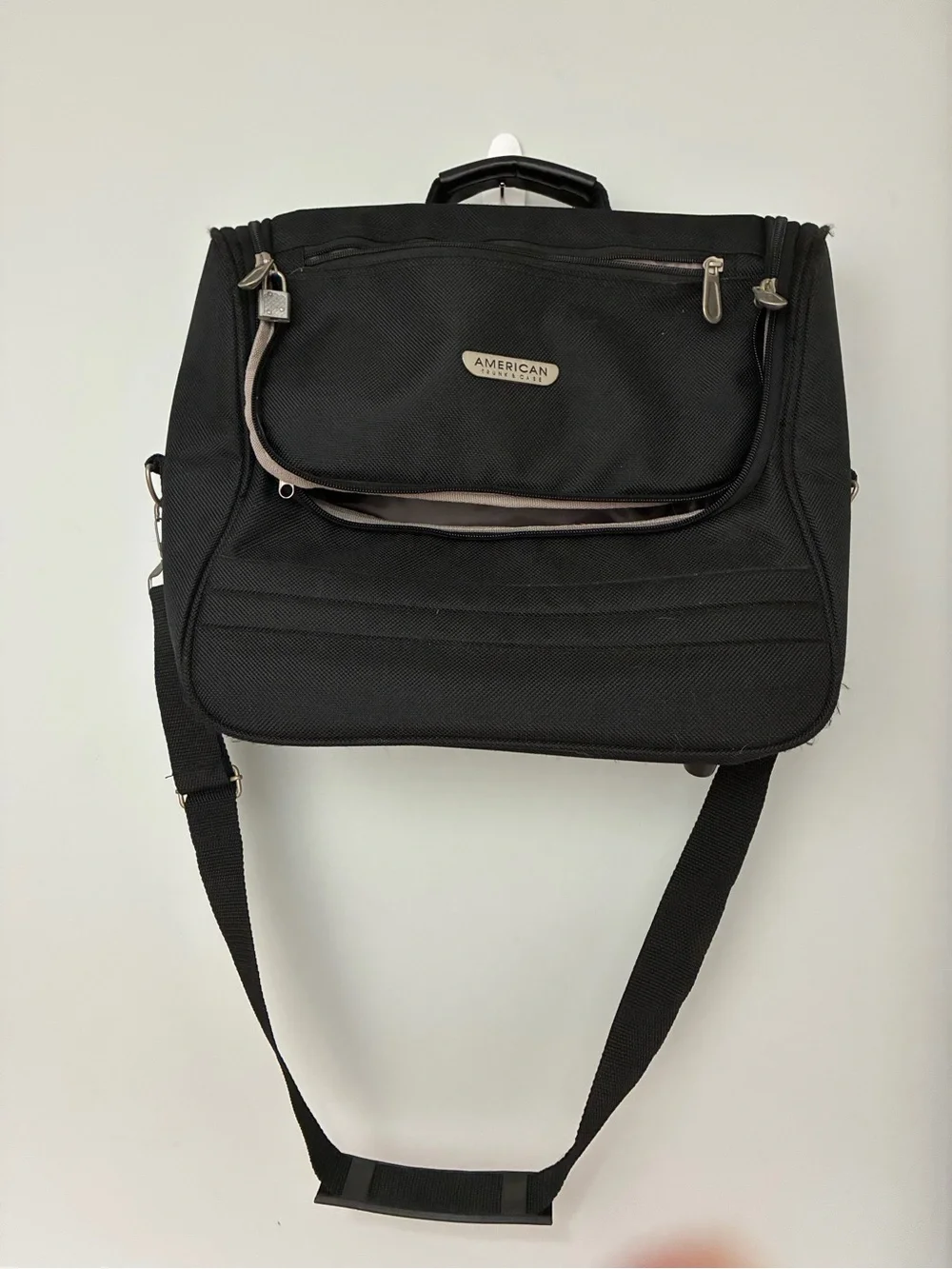 American Tourister Black Laptop Garment Bag with Shoulder Strap